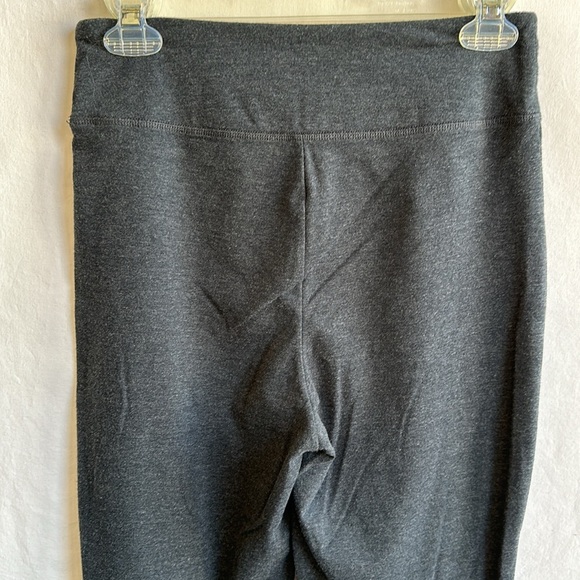 Charcoal gray high-rise stirrup yoga leggings, size L - Picture 4 of 8